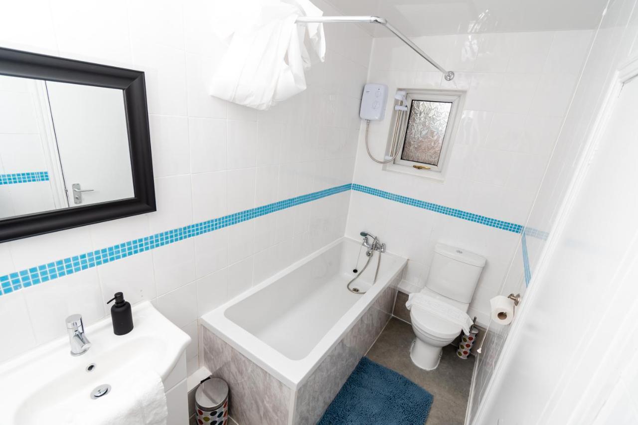 Greenbourne - 4 Bedrooms Sleeps 8 Free Parking เกทส์เฮด ภายนอก รูปภาพ