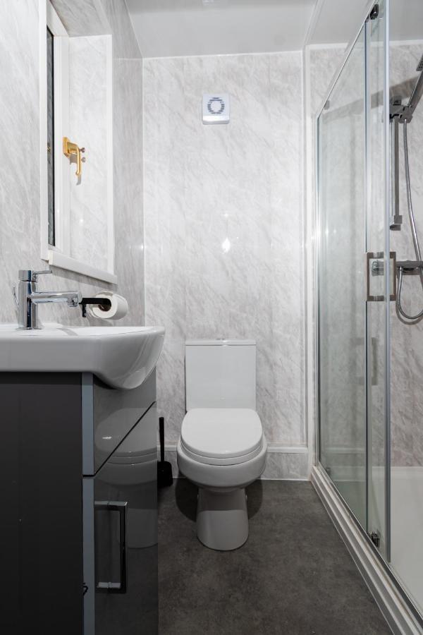 Greenbourne - 4 Bedrooms Sleeps 8 Free Parking เกทส์เฮด ภายนอก รูปภาพ
