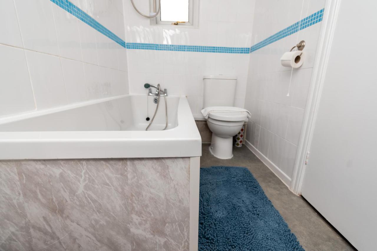 Greenbourne - 4 Bedrooms Sleeps 8 Free Parking เกทส์เฮด ภายนอก รูปภาพ