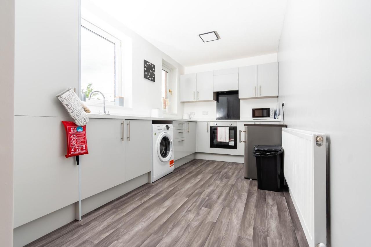 Greenbourne - 4 Bedrooms Sleeps 8 Free Parking เกทส์เฮด ภายนอก รูปภาพ