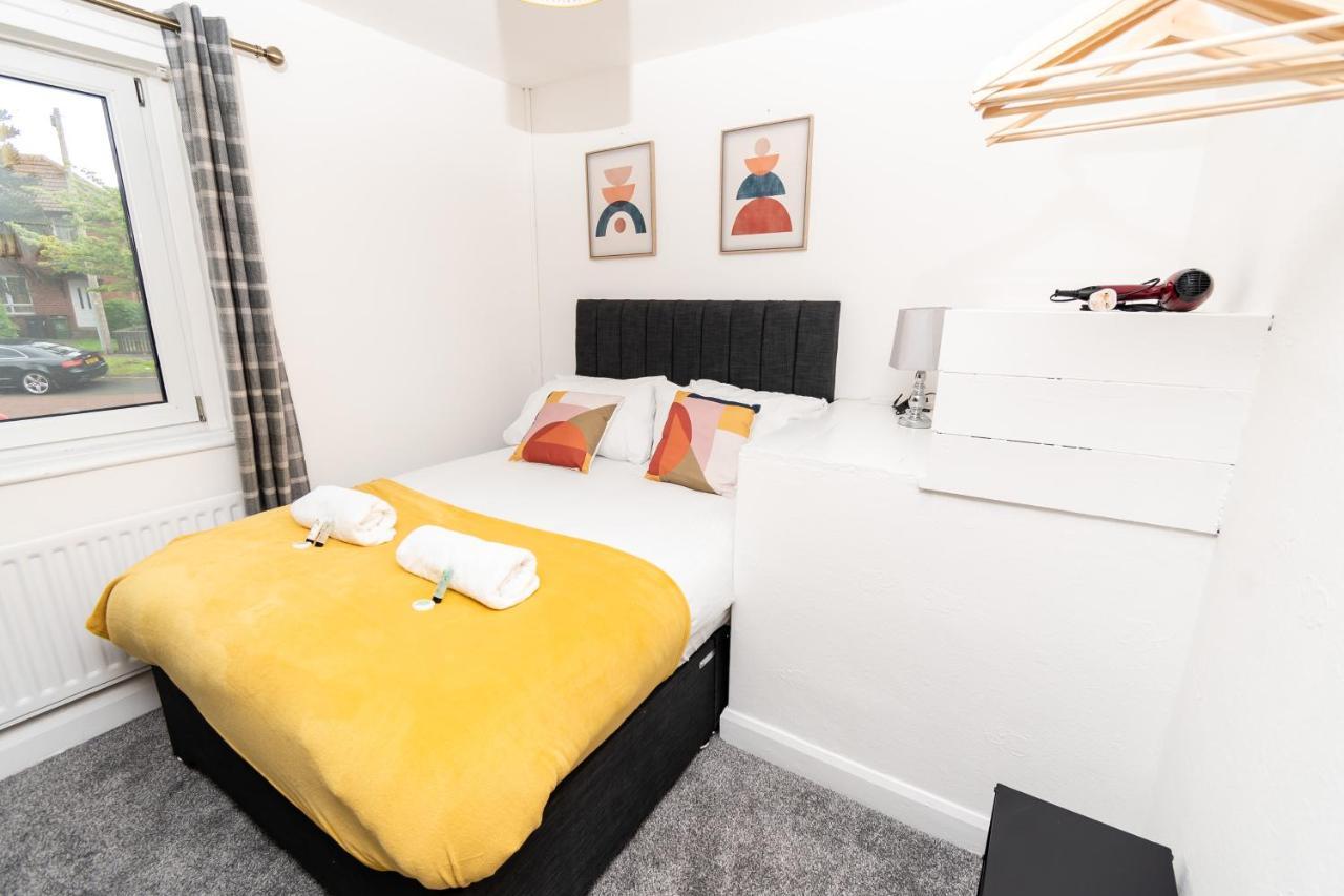 Greenbourne - 4 Bedrooms Sleeps 8 Free Parking เกทส์เฮด ภายนอก รูปภาพ