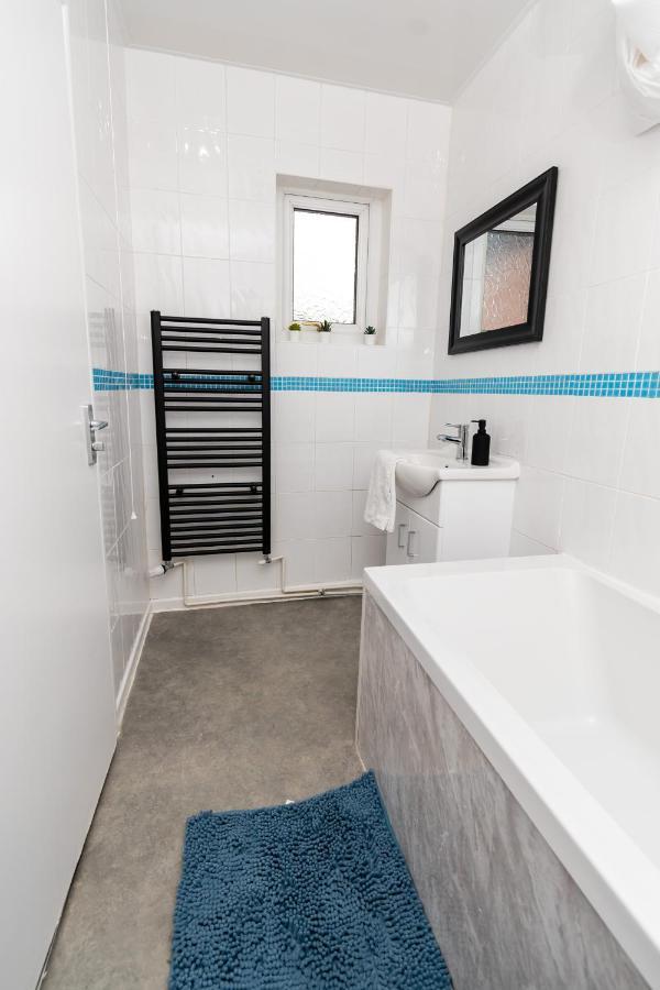 Greenbourne - 4 Bedrooms Sleeps 8 Free Parking เกทส์เฮด ภายนอก รูปภาพ